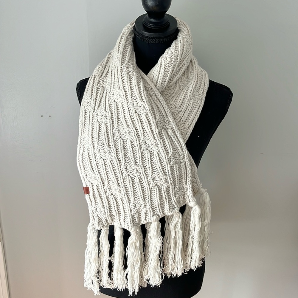 Bickley & Mitchell 88” cable knit scarf in Linen.. NWT